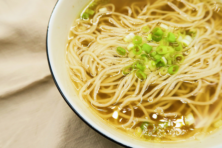 灵宝市第六小学举行“相亲相爱一家人”庆元旦教职工联欢会【星空综合】(图4) 星空综合